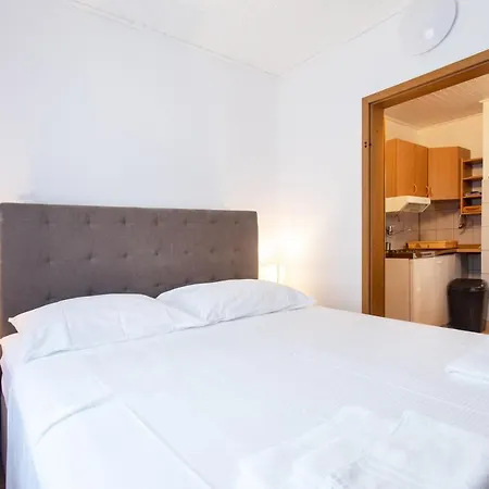 Apartmaji Pri Perotu Izola Exterior photo
