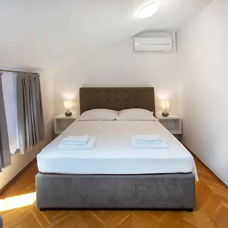 Apartmaji Pri Perotu Izola Exterior photo