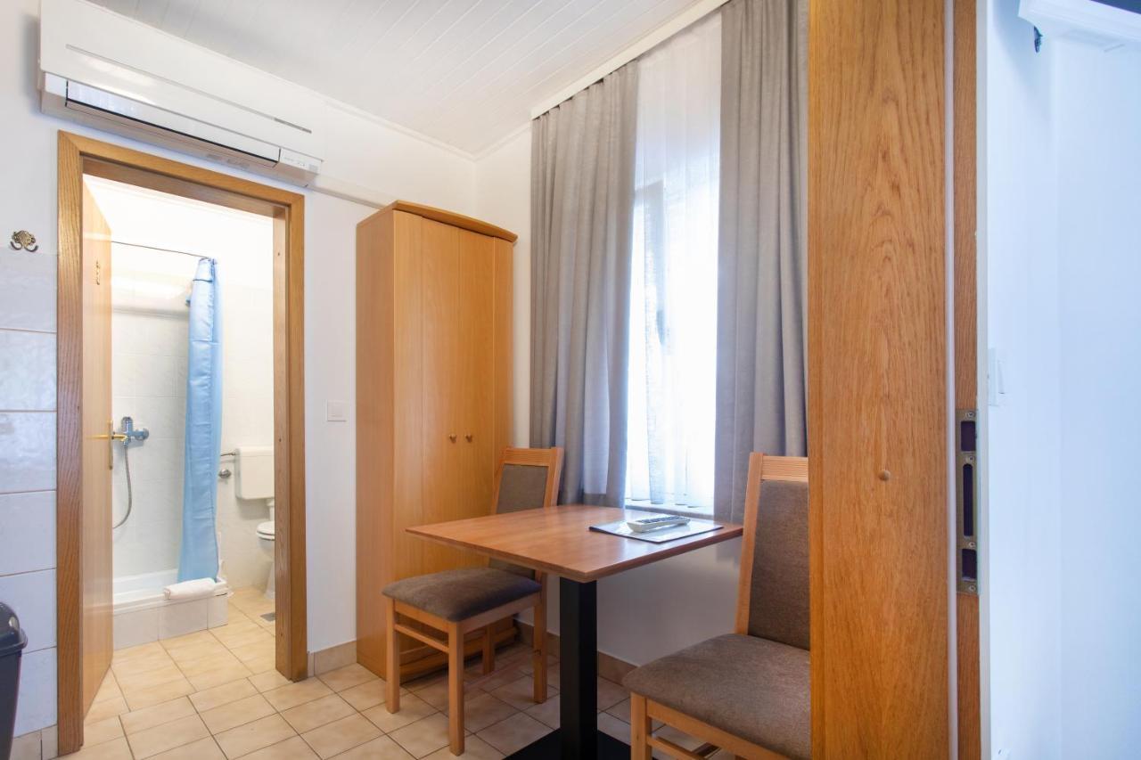 Apartmaji Pri Perotu *